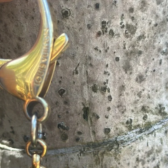 Louis Vuitton 
Authentic 
Milla Pochette Monogram Canvas MM - Picture 7 of 9